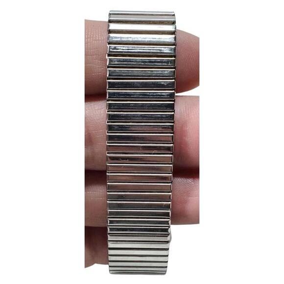 Vintage CHOICE Quartz Watch Hong Kong Rectangular Face Stretch Band New Battery - Picture 9 of 15